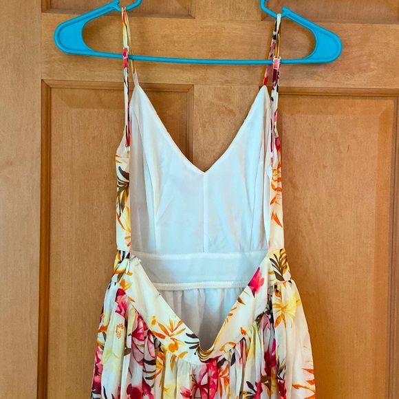 Miss Avenue Ivory Floral Tropical Maxi Dress - Size Small - Picture 11 of 11